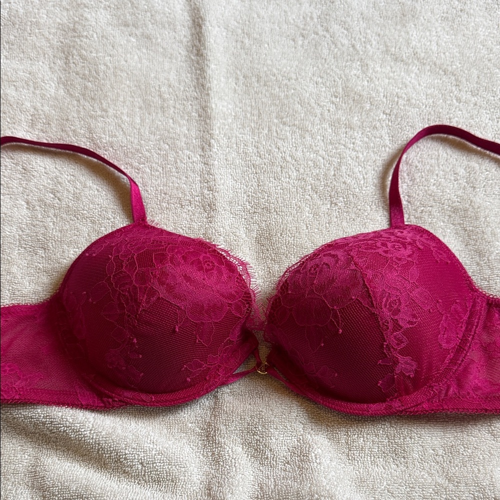 Victoria's Secret Lace lightly lined Underwire Bra - Fuchsia 34C